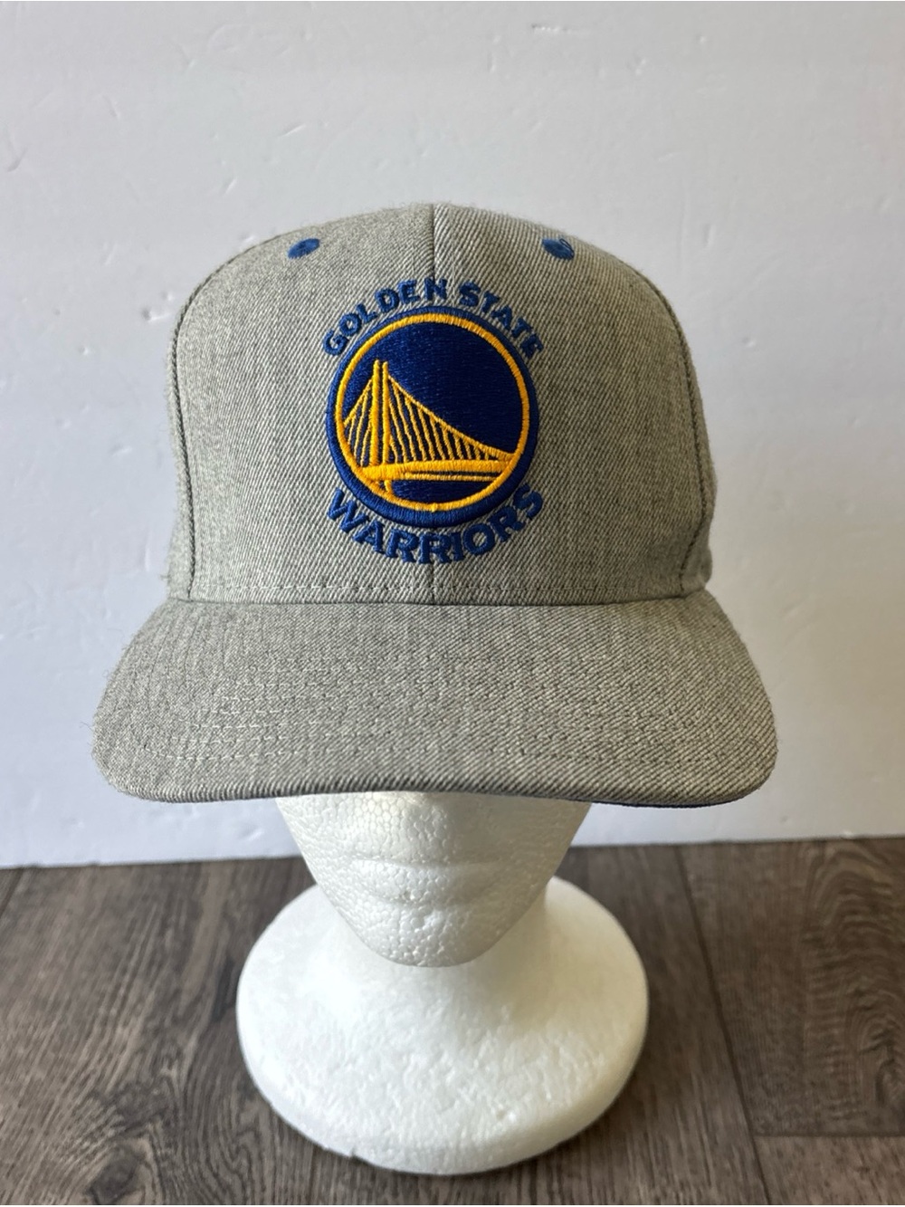 Golden State Warriors Mitchell & Ness Gray w/ blue & yellow Snapback Cap